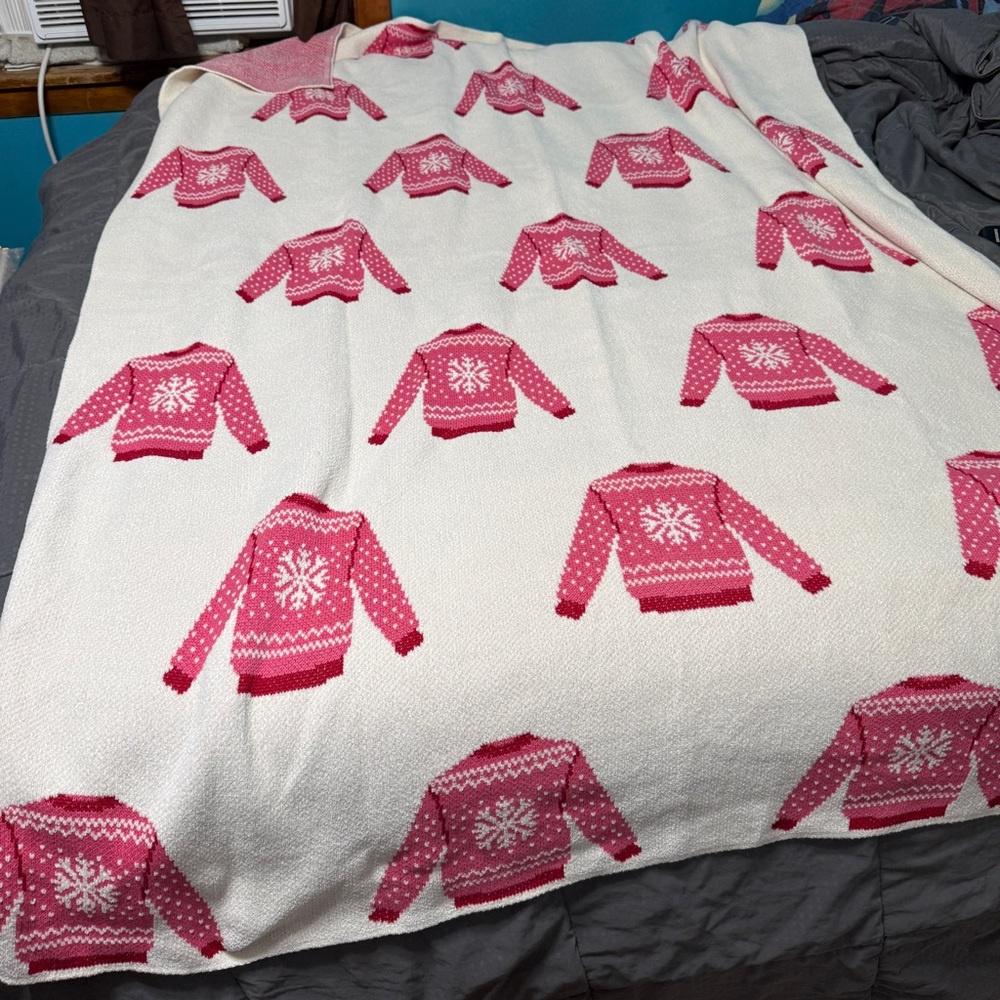 JINGLES & JOY Christmas Sweater Snowflake Throw 50x70 Red White Holiday Blanket